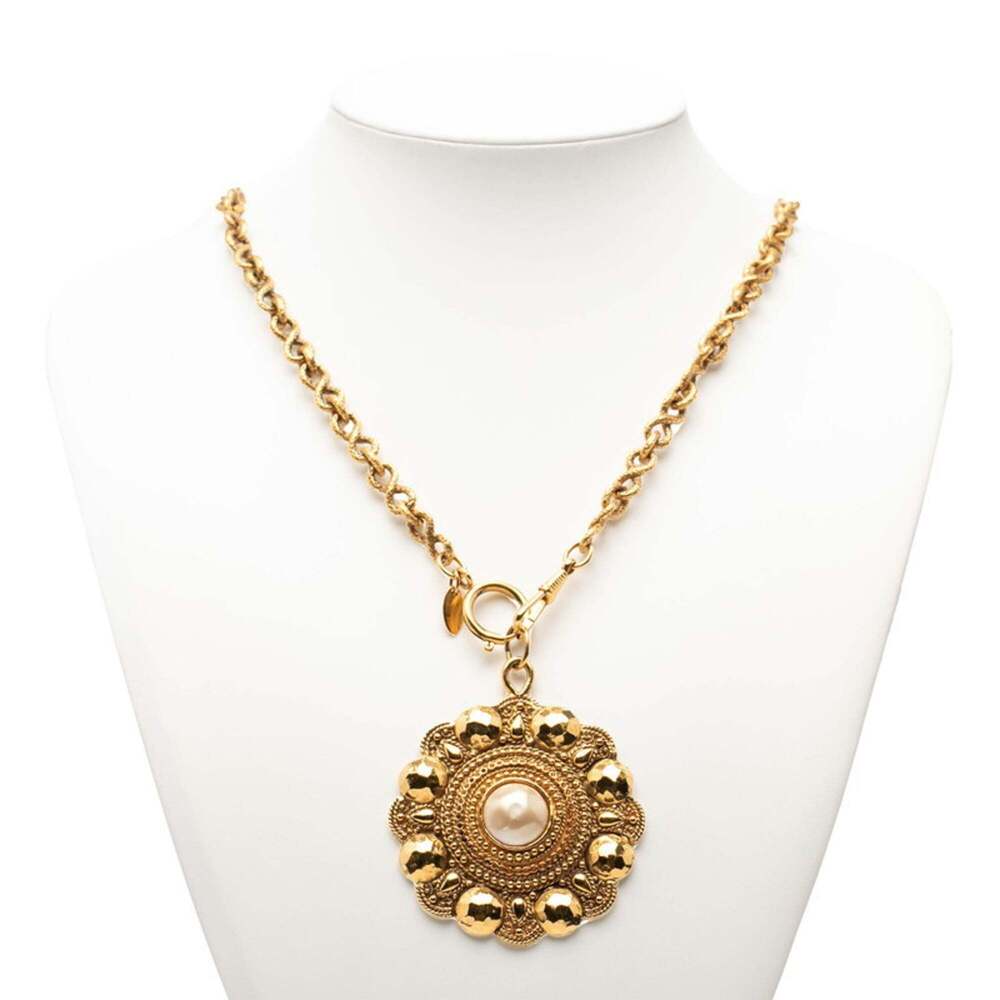 CHANEL Vintage Gold Pearl Necklace - Picture 6 of 6
